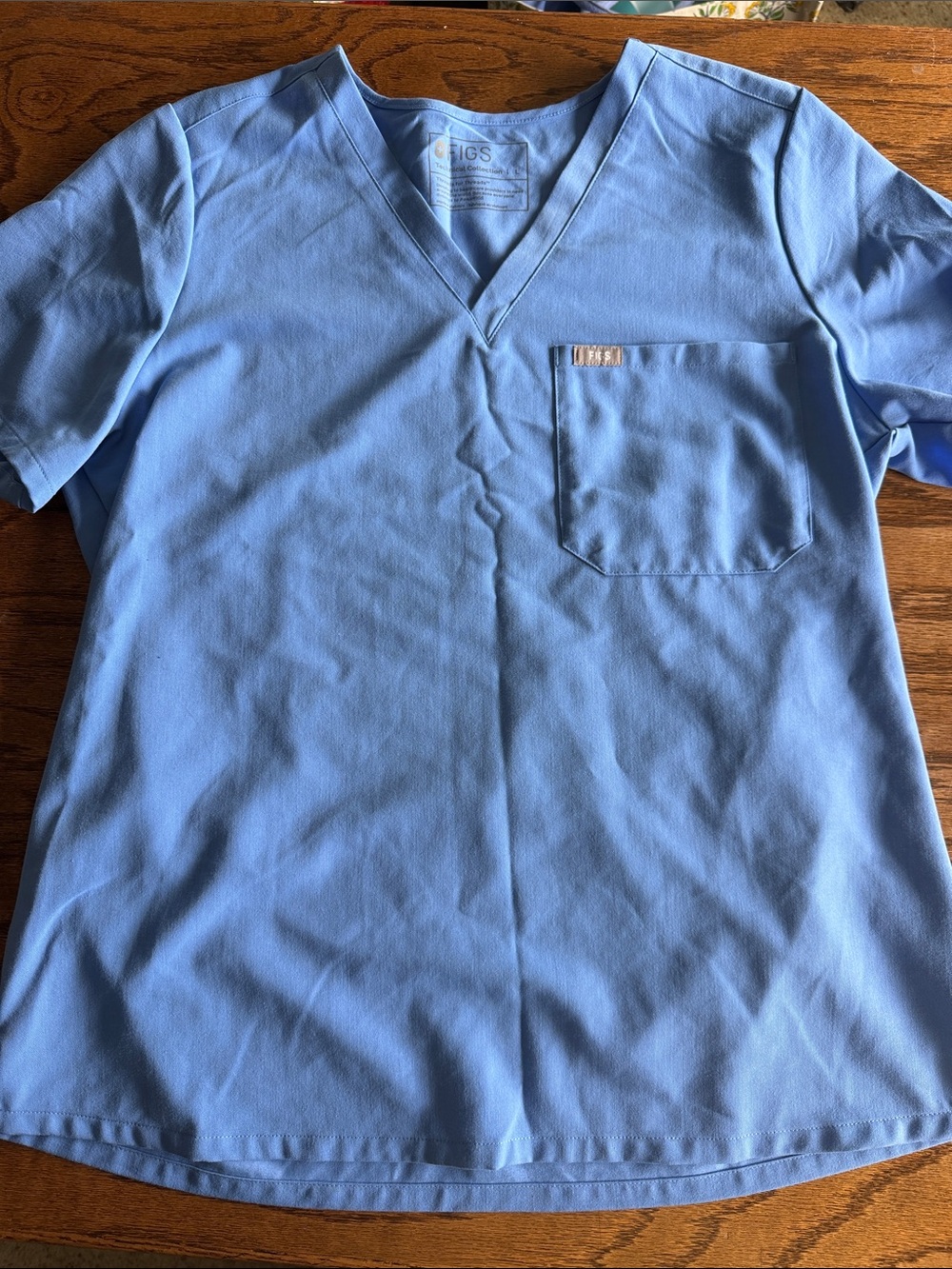Figs Women’s Light Blue V‑Neck Short Sleeve Scrub Top